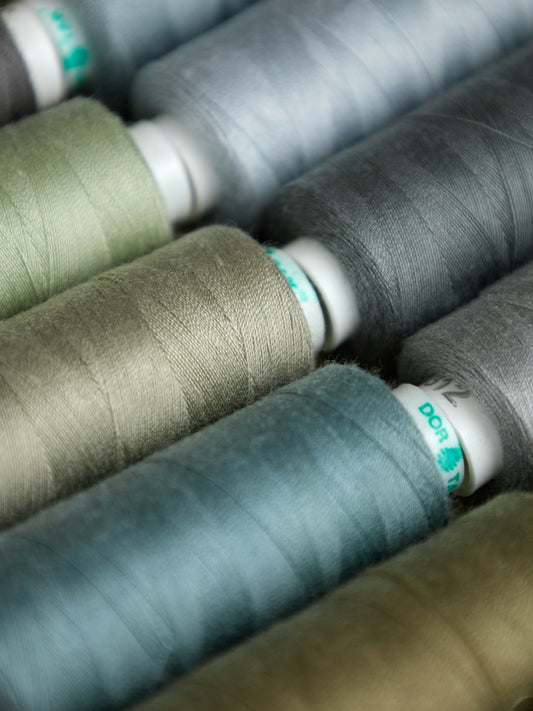 a group of spools of thread sitting on top of each other