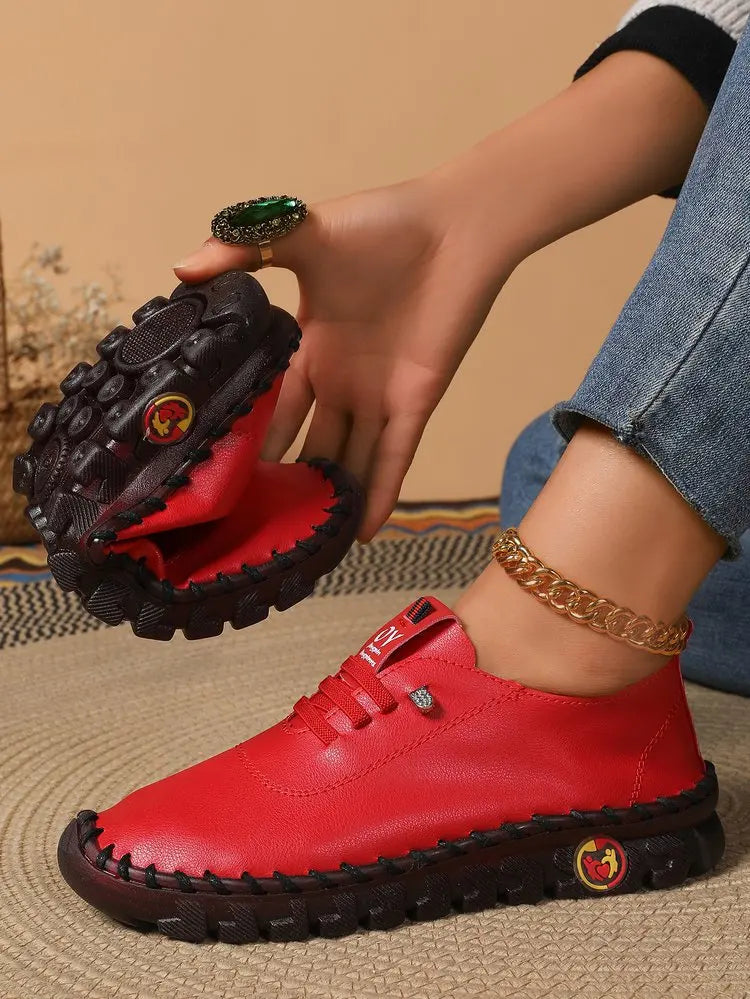 حذاء مسطح نسائي كاجوال مخيط يدويًا ٢٠٢٥ - مقاس كبير، مناسب للأمهات في الربيع والخريف | حذاء لوفر أبيض ناعم سهل الارتداء لراحة يومية