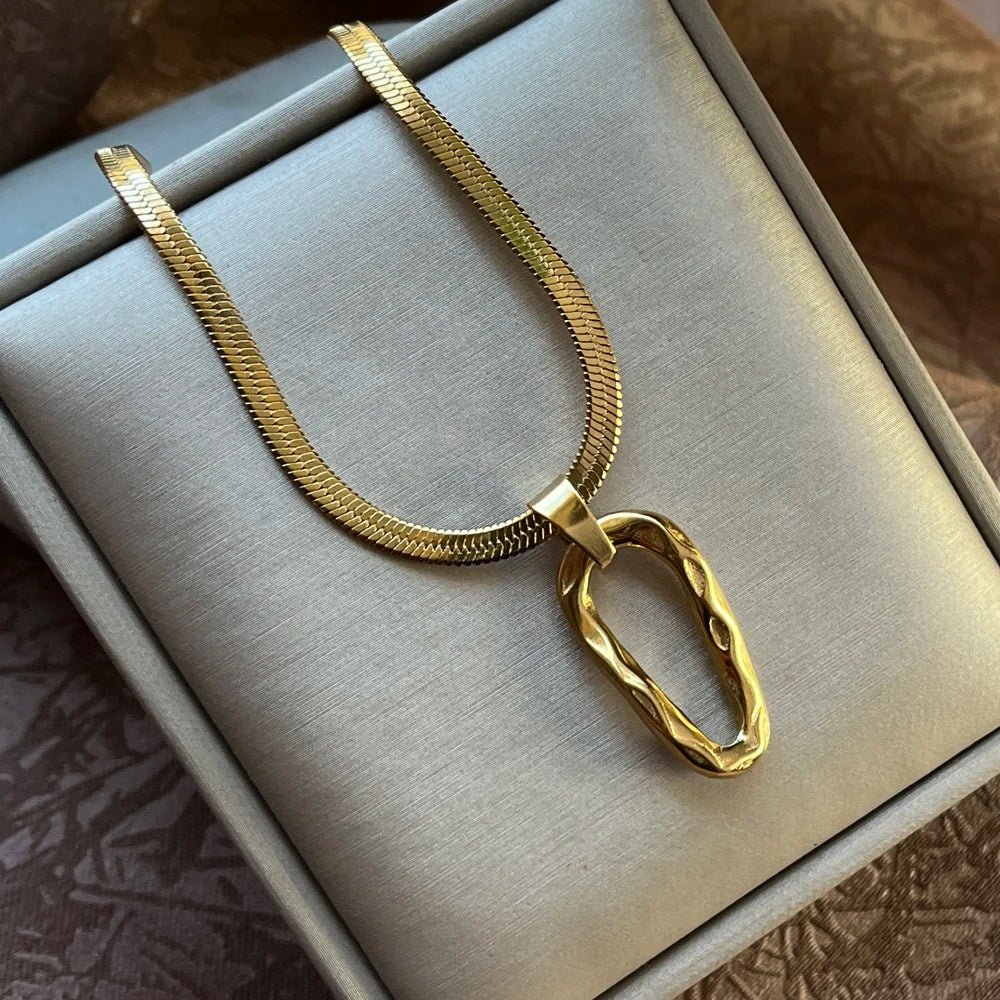 Stainless Steel Punk O-Shaped Pendant Necklace | Exaggerated Chunky Snake Blade Chain for Men & Women | Grunge Steampunk Jewelry