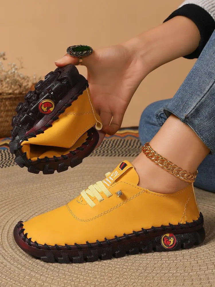 حذاء مسطح نسائي كاجوال مخيط يدويًا ٢٠٢٥ - مقاس كبير، مناسب للأمهات في الربيع والخريف | حذاء لوفر أبيض ناعم سهل الارتداء لراحة يومية