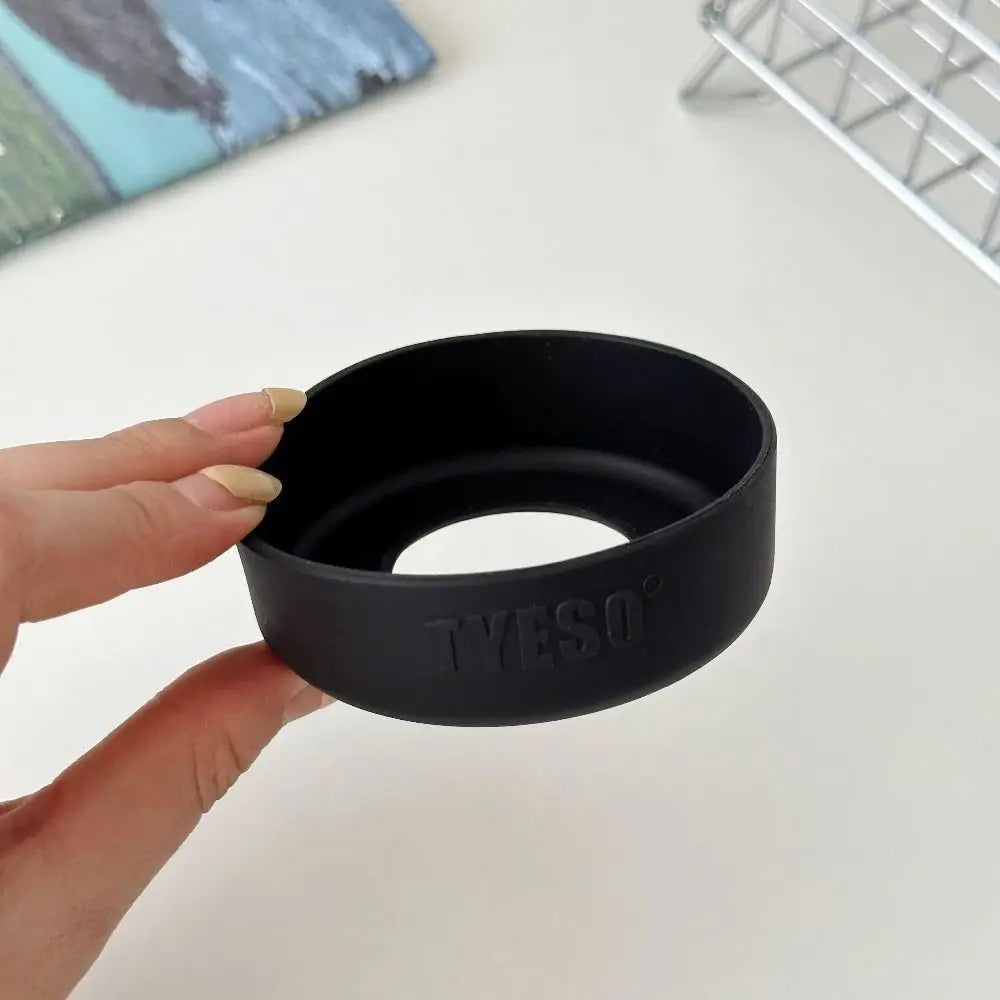 غطاء زجاجة TYESO العالمي المصنوع من السيليكون - غلاف سفلي متين ومضاد للانزلاق للزجاجات التي يبلغ قطرها 71-77 مم**