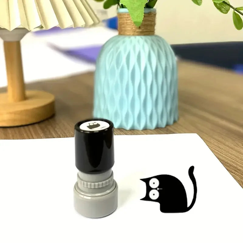 طوابع كرتونية لطيفة بأربعة أنماط - قطة سوداء صغيرة، قصاصات ورقية يدوية، ديكورات يوميات، وقرطاسية مجمعة