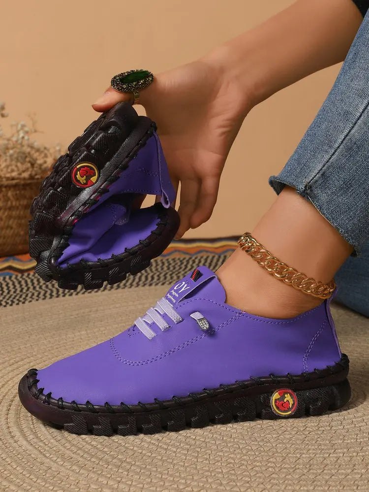 حذاء مسطح نسائي كاجوال مخيط يدويًا ٢٠٢٥ - مقاس كبير، مناسب للأمهات في الربيع والخريف | حذاء لوفر أبيض ناعم سهل الارتداء لراحة يومية