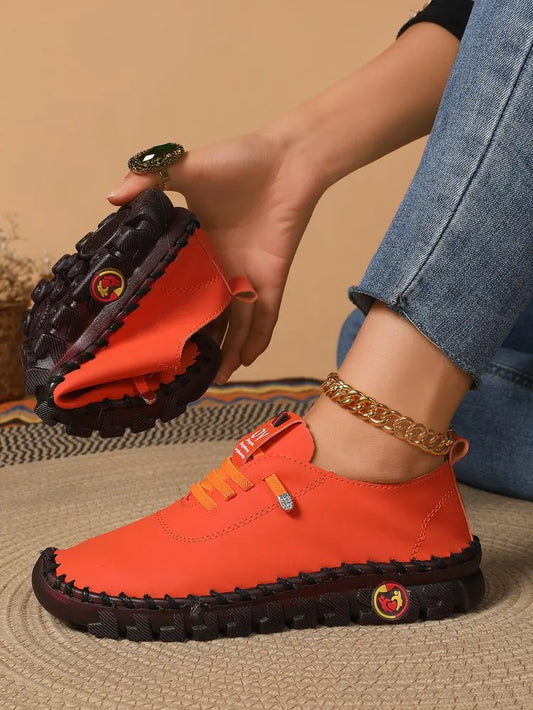 حذاء مسطح نسائي كاجوال مخيط يدويًا ٢٠٢٥ - مقاس كبير، مناسب للأمهات في الربيع والخريف | حذاء لوفر أبيض ناعم سهل الارتداء لراحة يومية