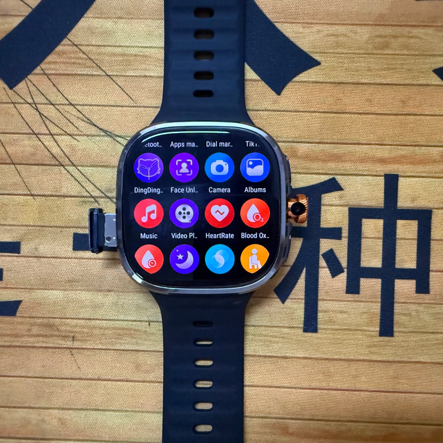 M99 5G Smart Watch – 2.4″ AMOLED Screen, Rotating Camera, WiFi, GPS, Compass, NFC, Bluetooth for Men & Women