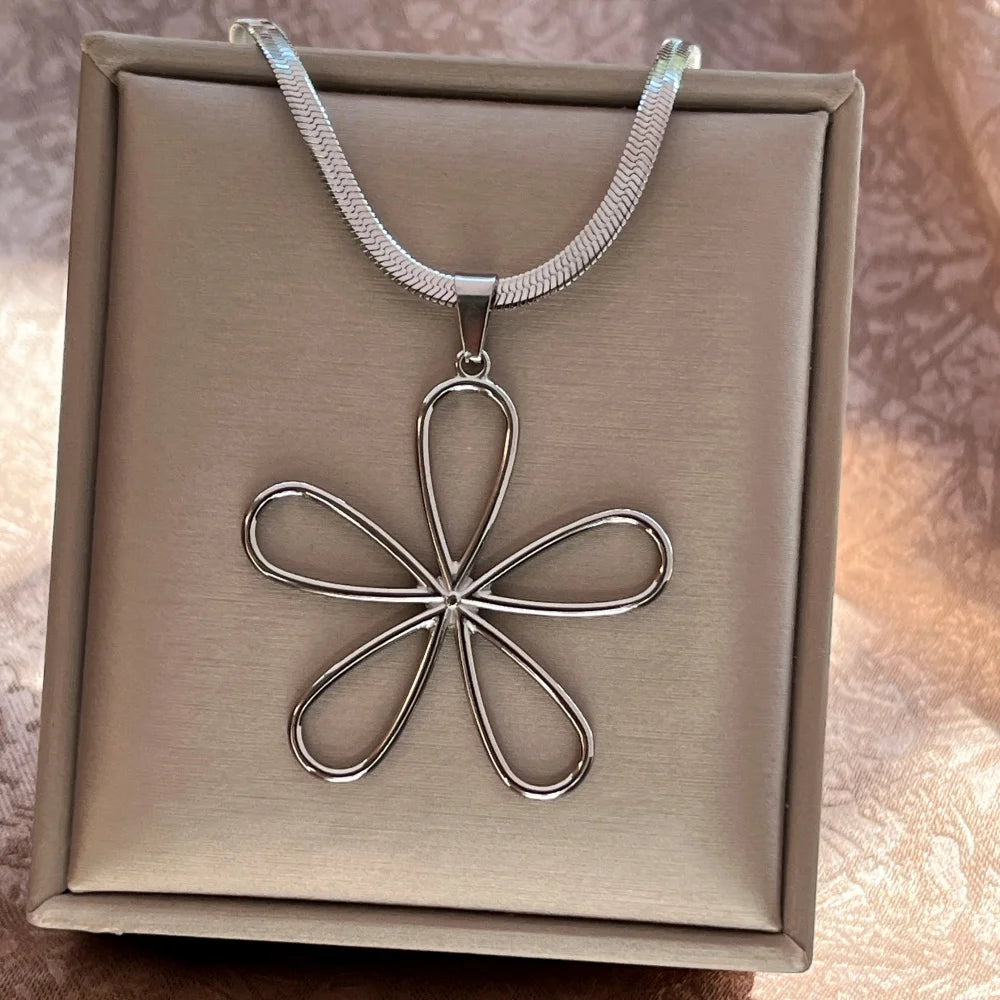 Stainless Steel Punk O-Shaped Pendant Necklace | Exaggerated Chunky Snake Blade Chain for Men & Women | Grunge Steampunk Jewelry