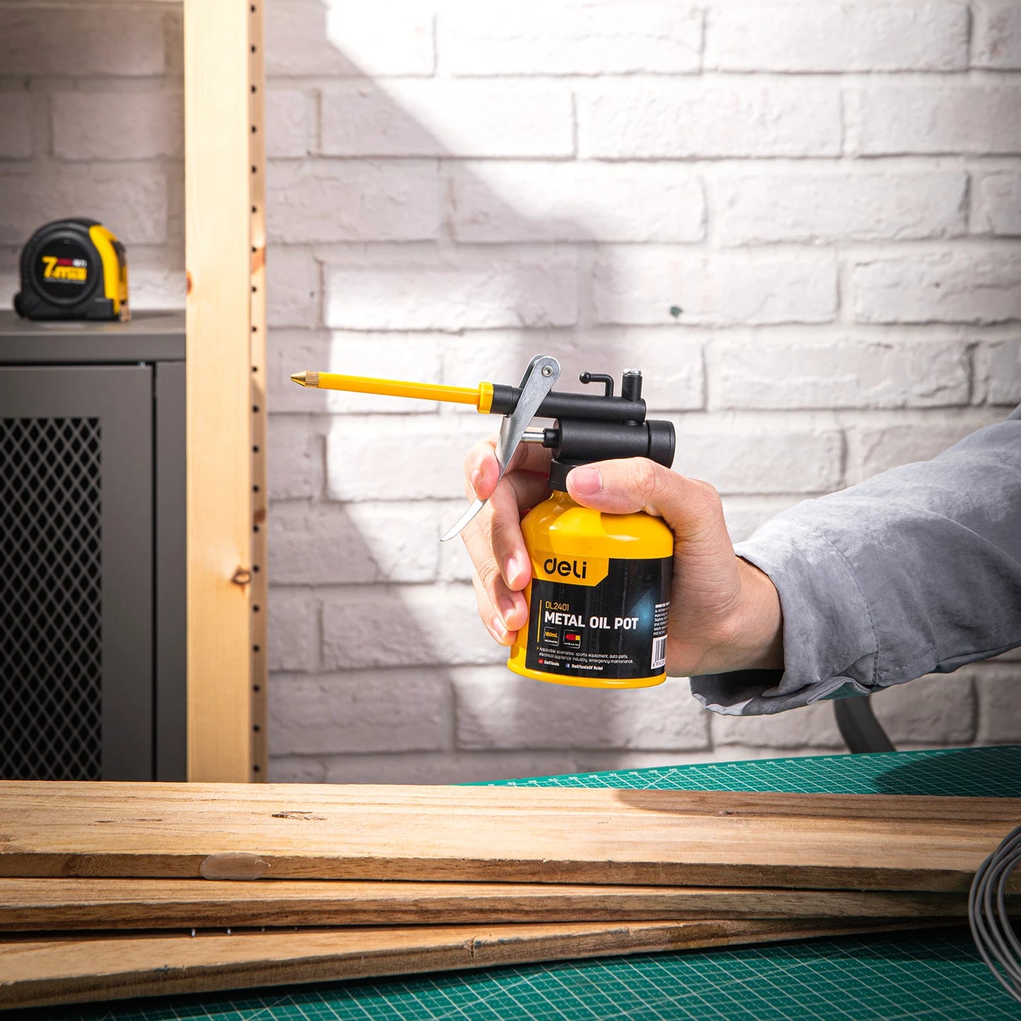 Deli Oil Can – Metal High Pressure Pump Grease Gun & Car Oil Pot for Lubrication and Repair Tools (180ml 220ml 300ml 450ml)