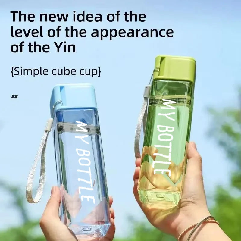 زجاجة مياه مربعة شفافة محمولة - زجاجة مشروبات رياضية بلاستيكية غير لامعة مع حزام حليب للاستخدام في الهواء الطلق