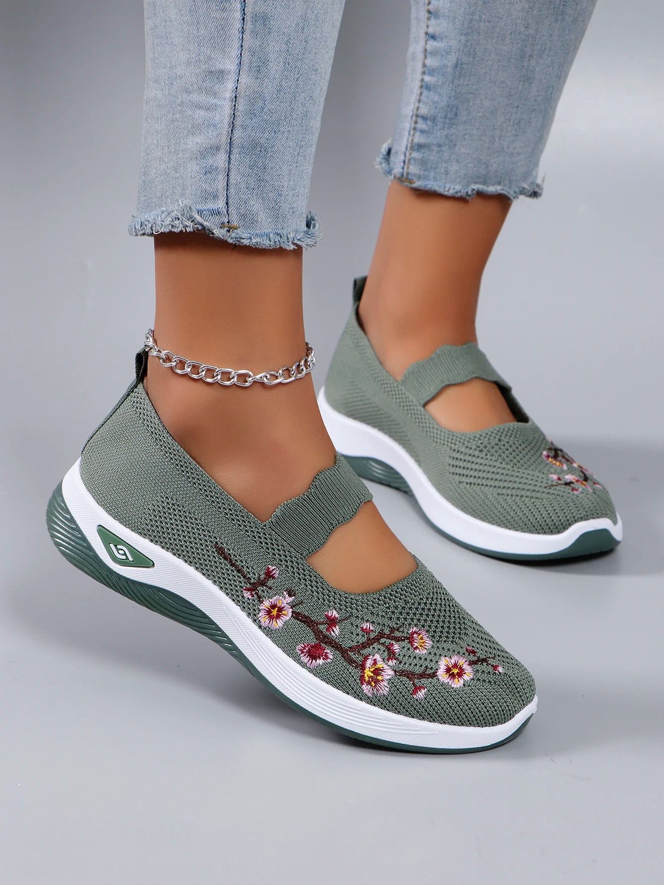 Women’s Summer Breathable Mesh Flat Shoes – Casual Sports Sneakers with Free Shipping Clearance