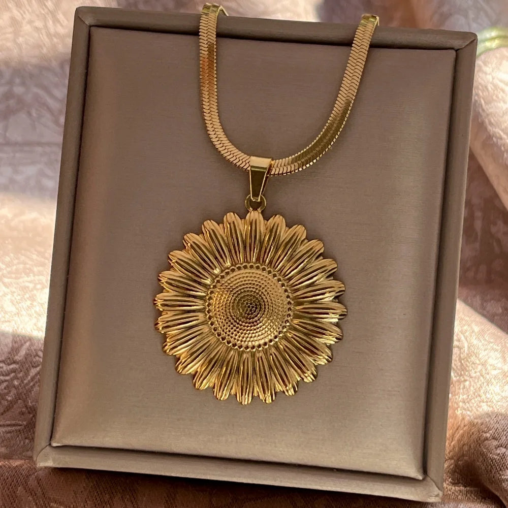 Stainless Steel Punk O-Shaped Pendant Necklace | Exaggerated Chunky Snake Blade Chain for Men & Women | Grunge Steampunk Jewelry