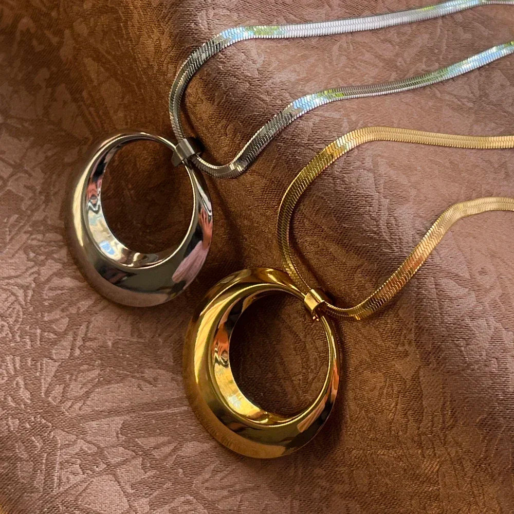 Stainless Steel Punk O-Shaped Pendant Necklace | Exaggerated Chunky Snake Blade Chain for Men & Women | Grunge Steampunk Jewelry