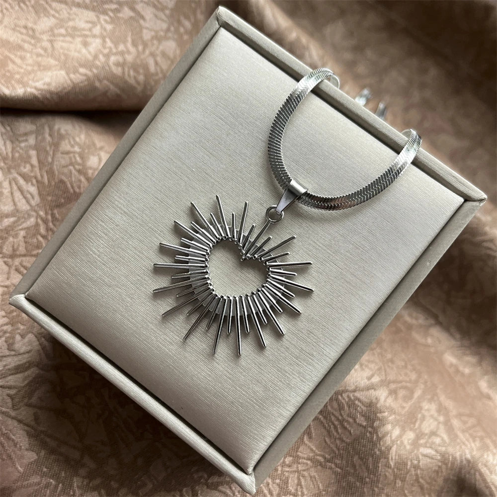 Stainless Steel Punk O-Shaped Pendant Necklace | Exaggerated Chunky Snake Blade Chain for Men & Women | Grunge Steampunk Jewelry