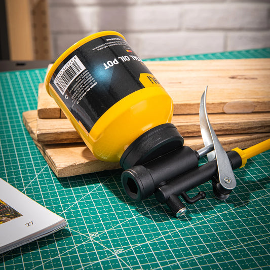 Deli Oil Can – Metal High Pressure Pump Grease Gun & Car Oil Pot for Lubrication and Repair Tools (180ml 220ml 300ml 450ml)