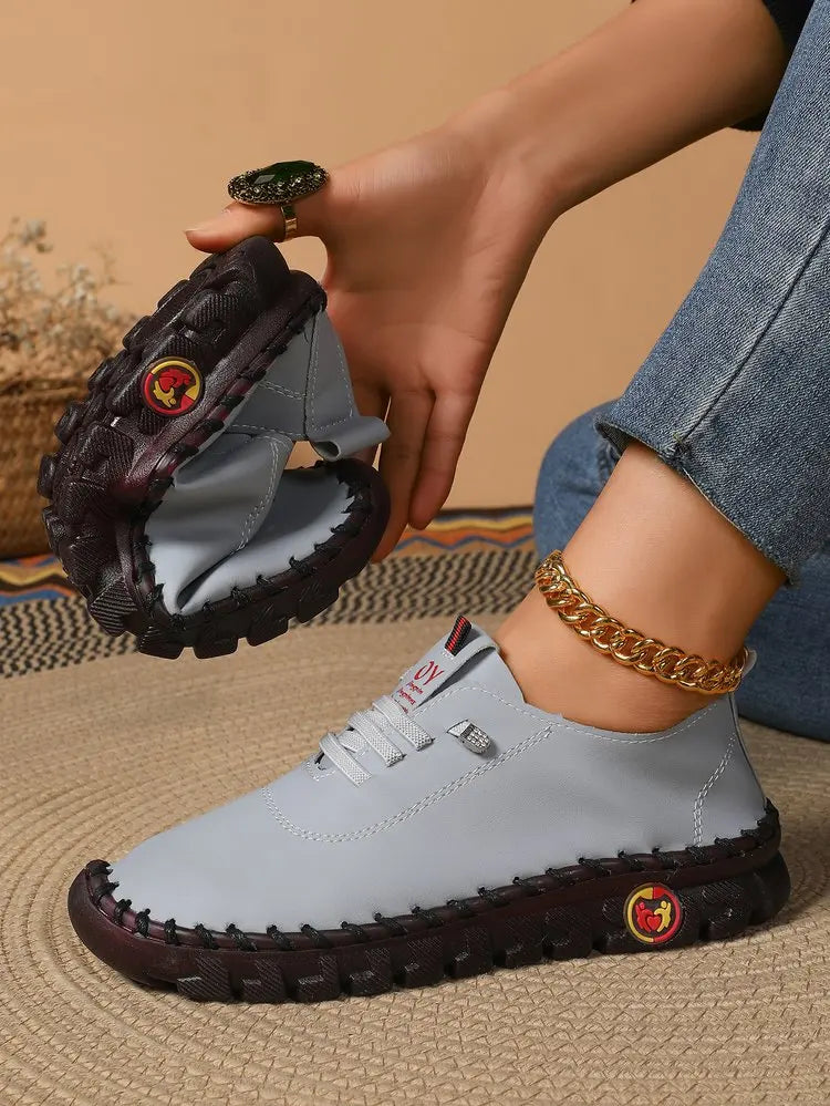 حذاء مسطح نسائي كاجوال مخيط يدويًا ٢٠٢٥ - مقاس كبير، مناسب للأمهات في الربيع والخريف | حذاء لوفر أبيض ناعم سهل الارتداء لراحة يومية