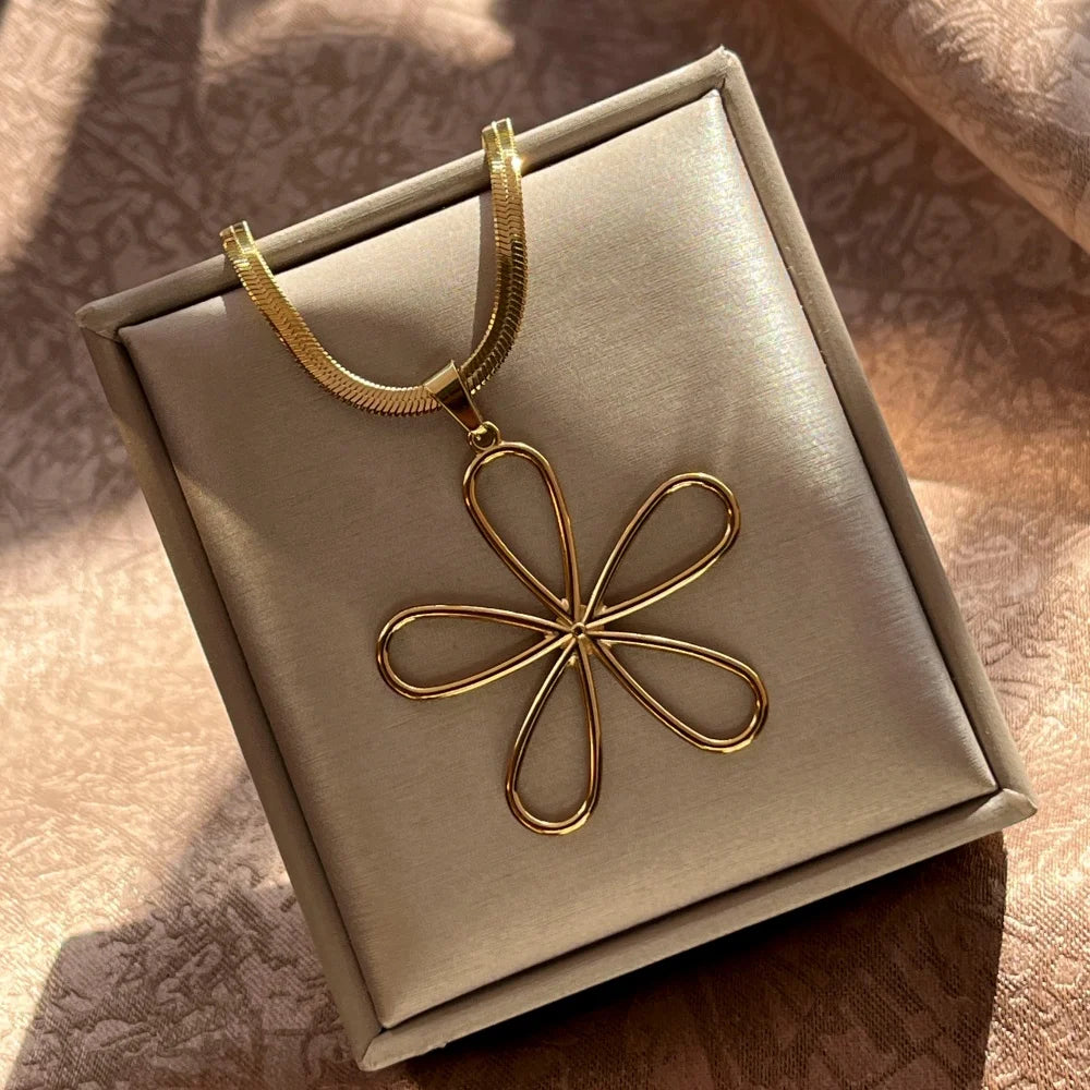 Stainless Steel Punk O-Shaped Pendant Necklace | Exaggerated Chunky Snake Blade Chain for Men & Women | Grunge Steampunk Jewelry