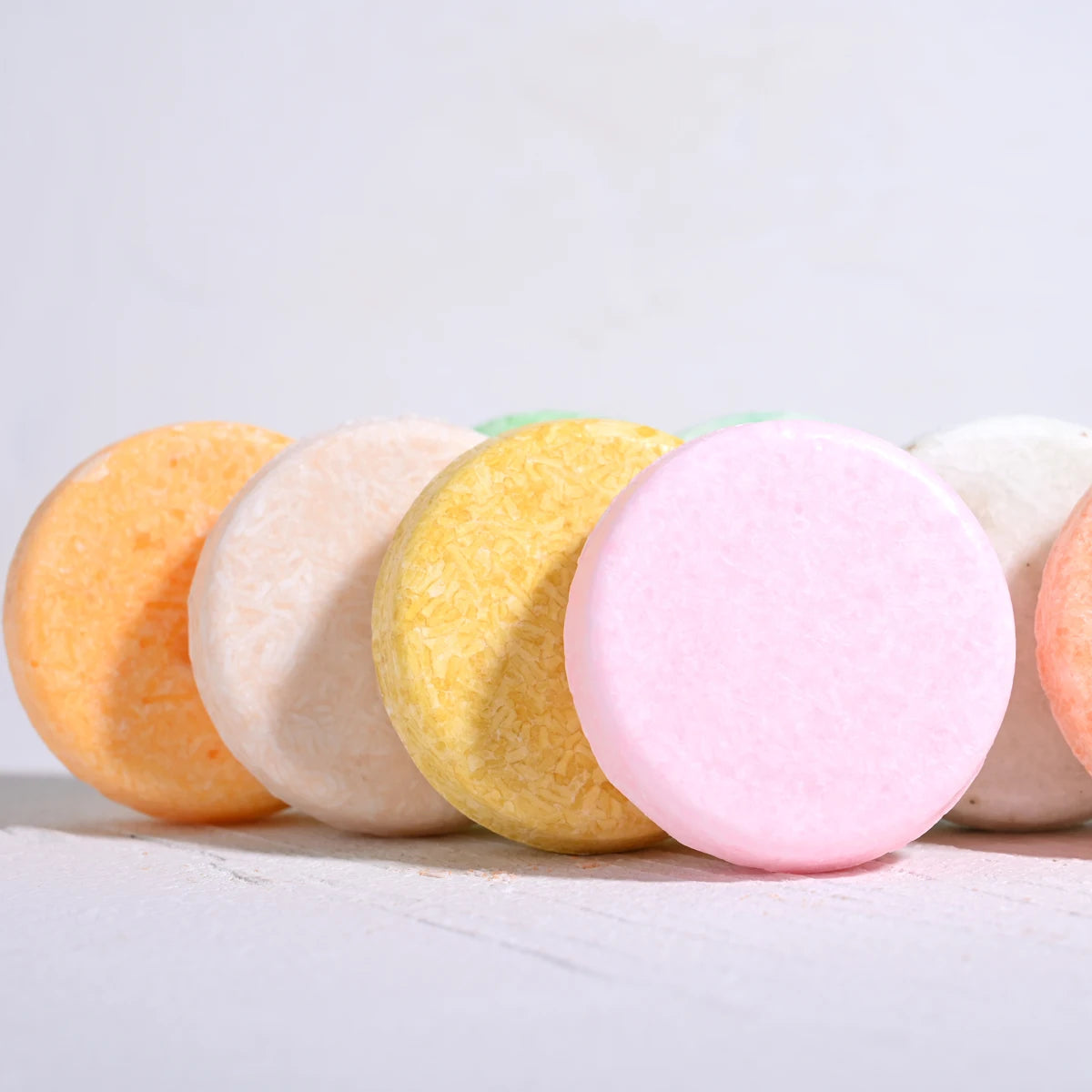 صابون شامبو بزيت شجرة الشاي العطري - صابون للعناية بالشعر مصنوع يدويًا خالٍ من السيليكون والرواسب للتنظيف العميق