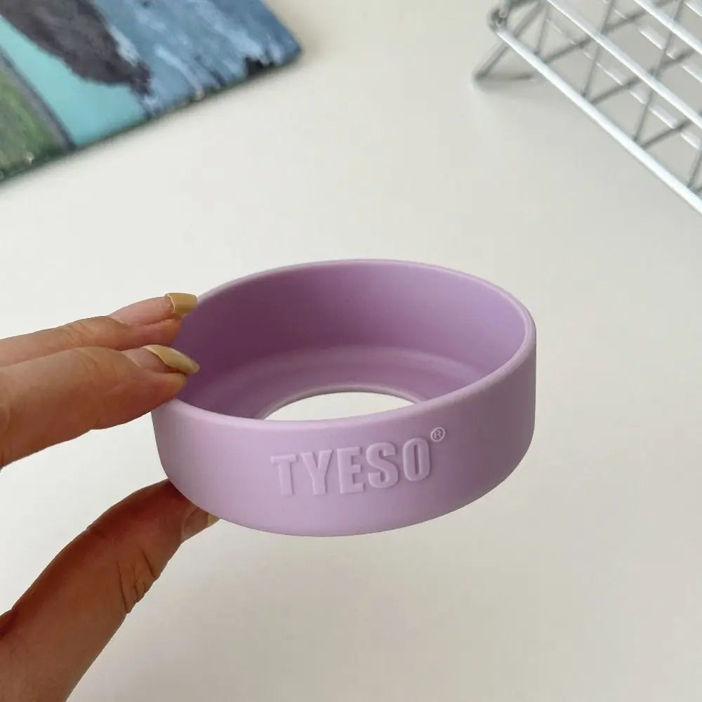 غطاء زجاجة TYESO العالمي المصنوع من السيليكون - غلاف سفلي متين ومضاد للانزلاق للزجاجات التي يبلغ قطرها 71-77 مم**