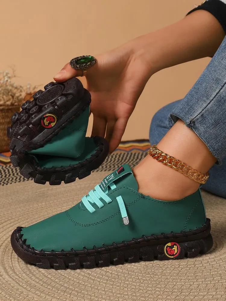 حذاء مسطح نسائي كاجوال مخيط يدويًا ٢٠٢٥ - مقاس كبير، مناسب للأمهات في الربيع والخريف | حذاء لوفر أبيض ناعم سهل الارتداء لراحة يومية