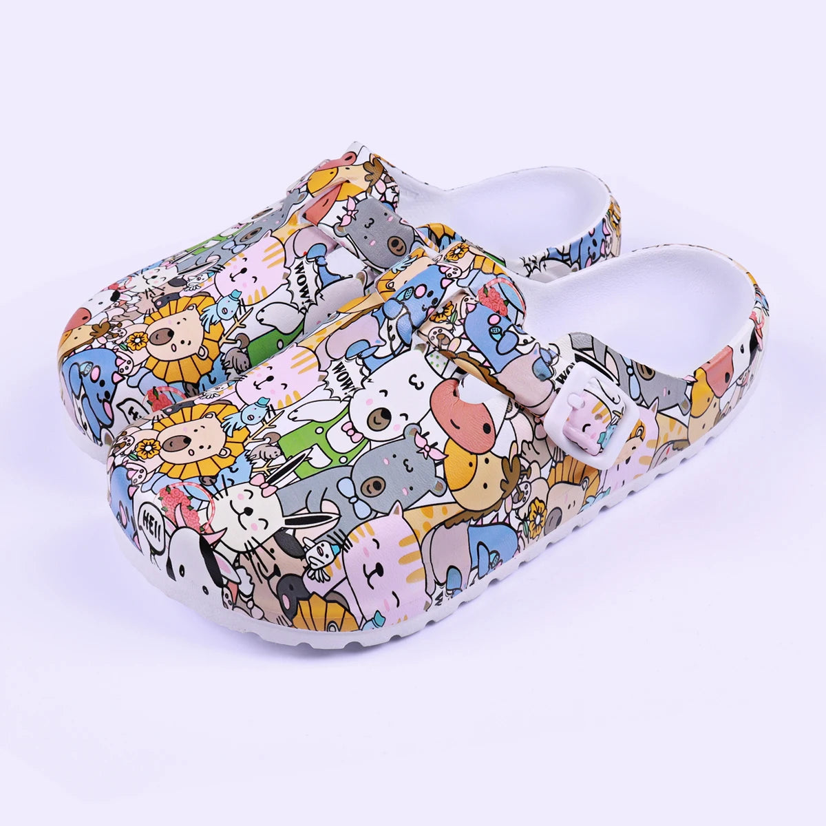 صنادل مسطحة أنيقة للنساء - قباقيب مريحة مع نعل داخلي ناعم وحزام قابل للتعديل