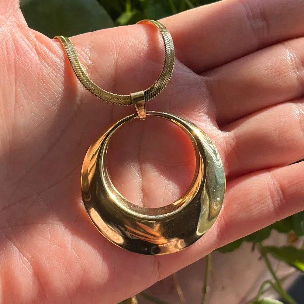 Stainless Steel Punk O-Shaped Pendant Necklace | Exaggerated Chunky Snake Blade Chain for Men & Women | Grunge Steampunk Jewelry