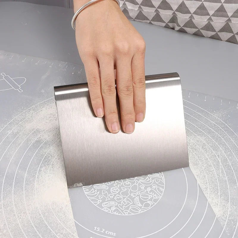 مكشطة كيك من الفولاذ المقاوم للصدأ مع مقياس - أداة تنعيم الحواف وملعقة معجنات للخبز