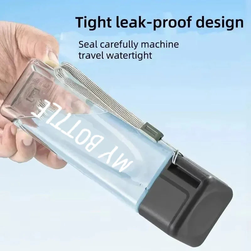 زجاجة مياه مربعة شفافة محمولة - زجاجة مشروبات رياضية بلاستيكية غير لامعة مع حزام حليب للاستخدام في الهواء الطلق